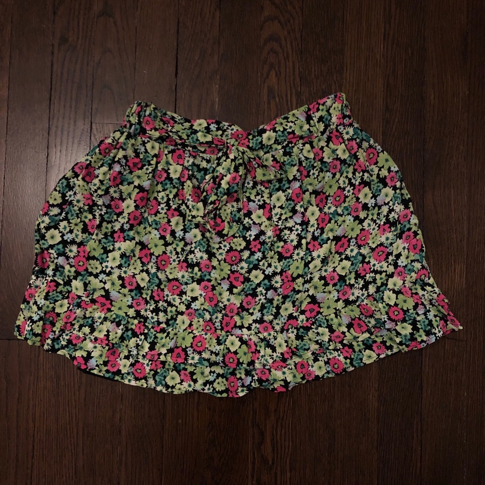 NEW WITH TAGS- Never worn Zara Floral Skirt